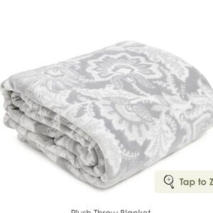 NWT Vera Bradley Eden Paisley Neutral Gray Soft Plush Throw 94” x 66”